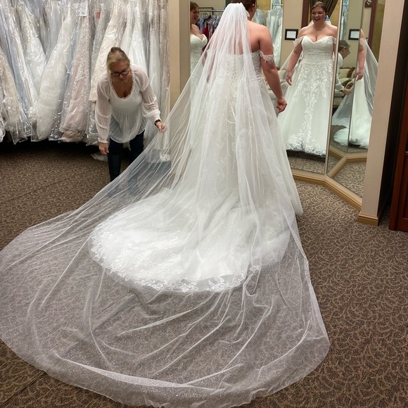 Wedding dress!!! - Picture 3 of 6